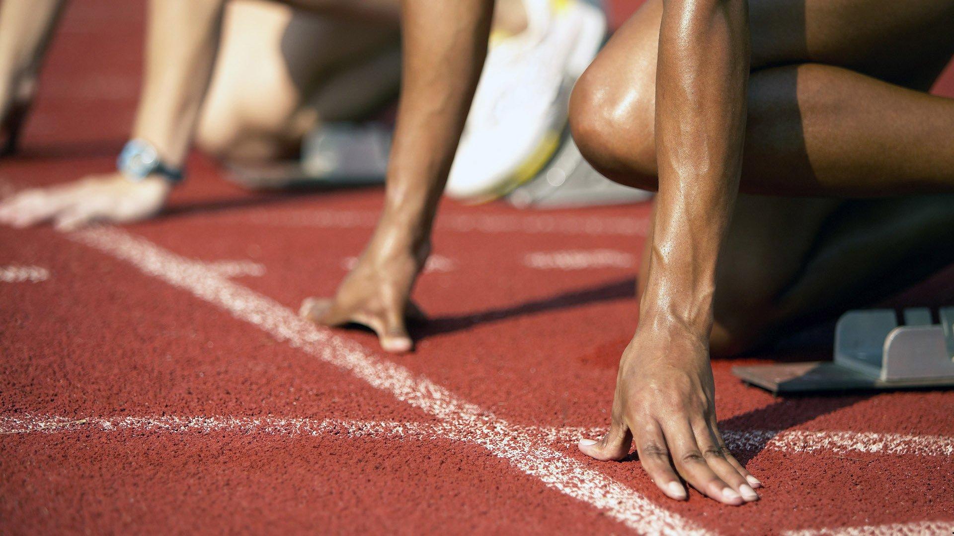 紫金军团调整防守策略仍难阻新星闪耀，爱德华兹强势表现成系列赛转折点