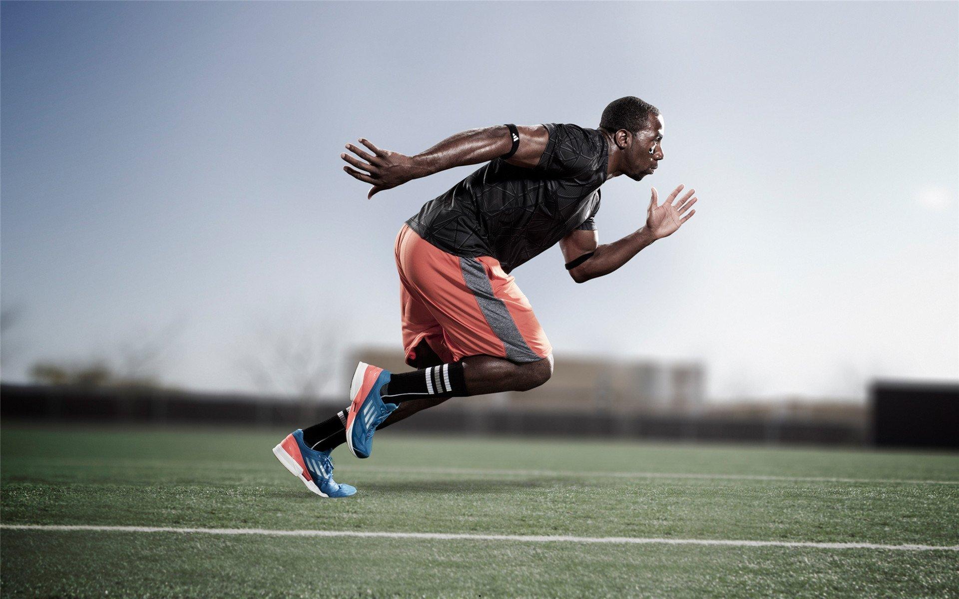 英超金靴太拼了!33岁萨拉赫度假时仍坚持训练,烈日下跑步练腿